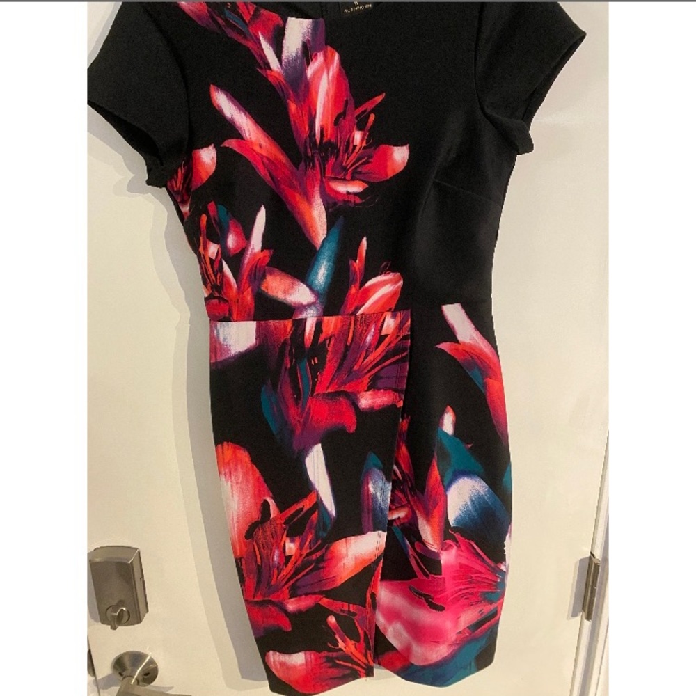 Worthington floral short sleeve dress size 4